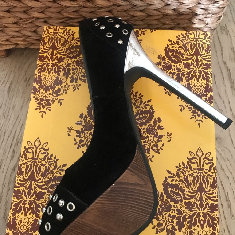 Black Platform - Picture 2 of 4